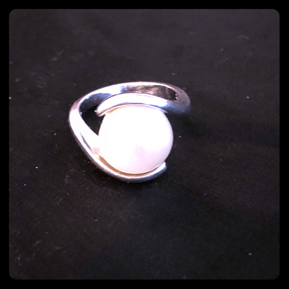10k White Gold Pearl Ring